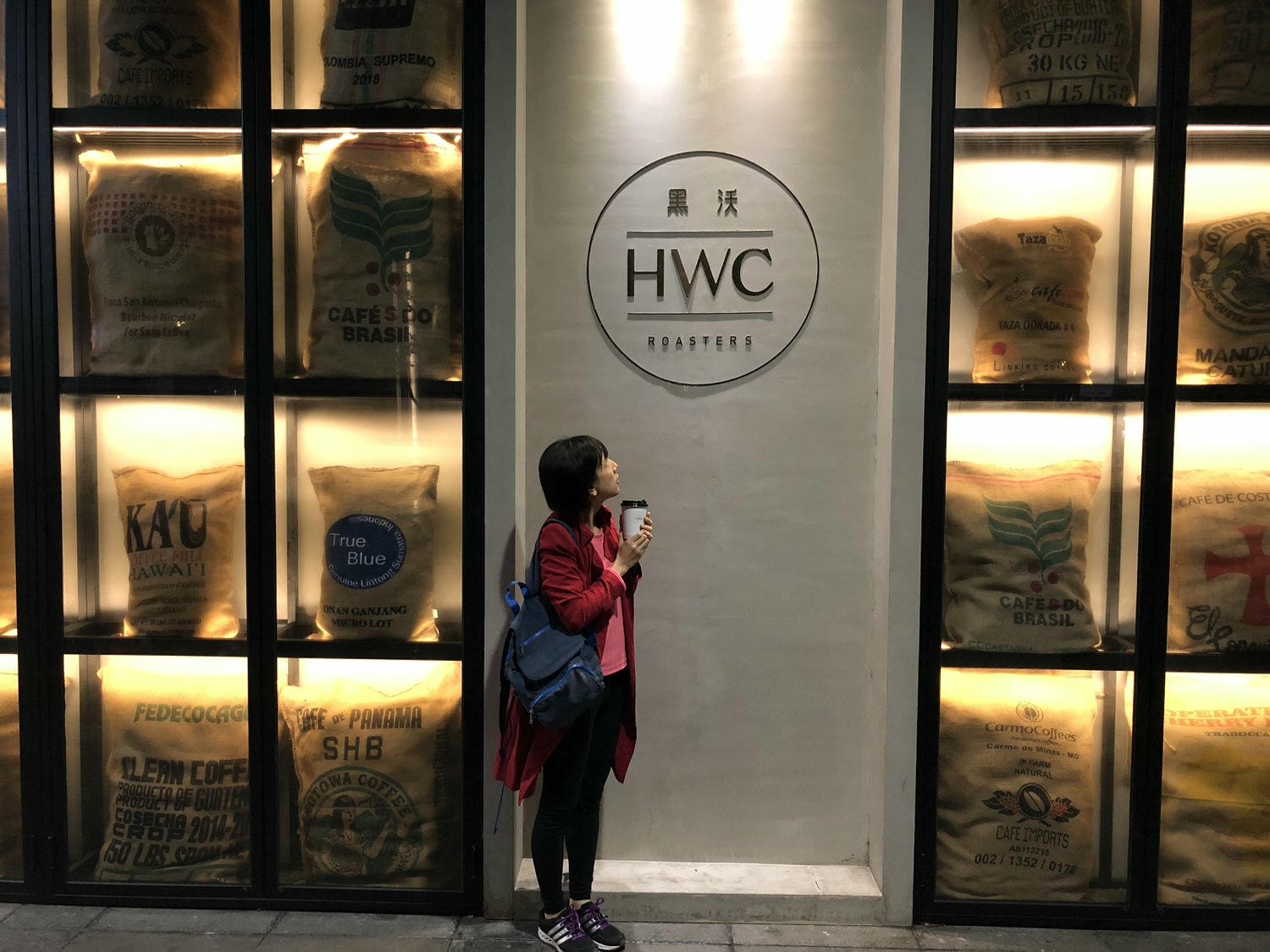捷運101市貿站/黑沃咖啡威秀店/HWC COFFEE/黑沃咖啡/信義區美食/上班族必喝/黑沃咖啡台北威秀店/總統專機御用咖啡/世界冠軍咖啡/最專業咖啡/國際烘豆師/黑沃系列手沖咖啡/華航專機指定咖啡/冠軍咖啡 - 第2張圖
