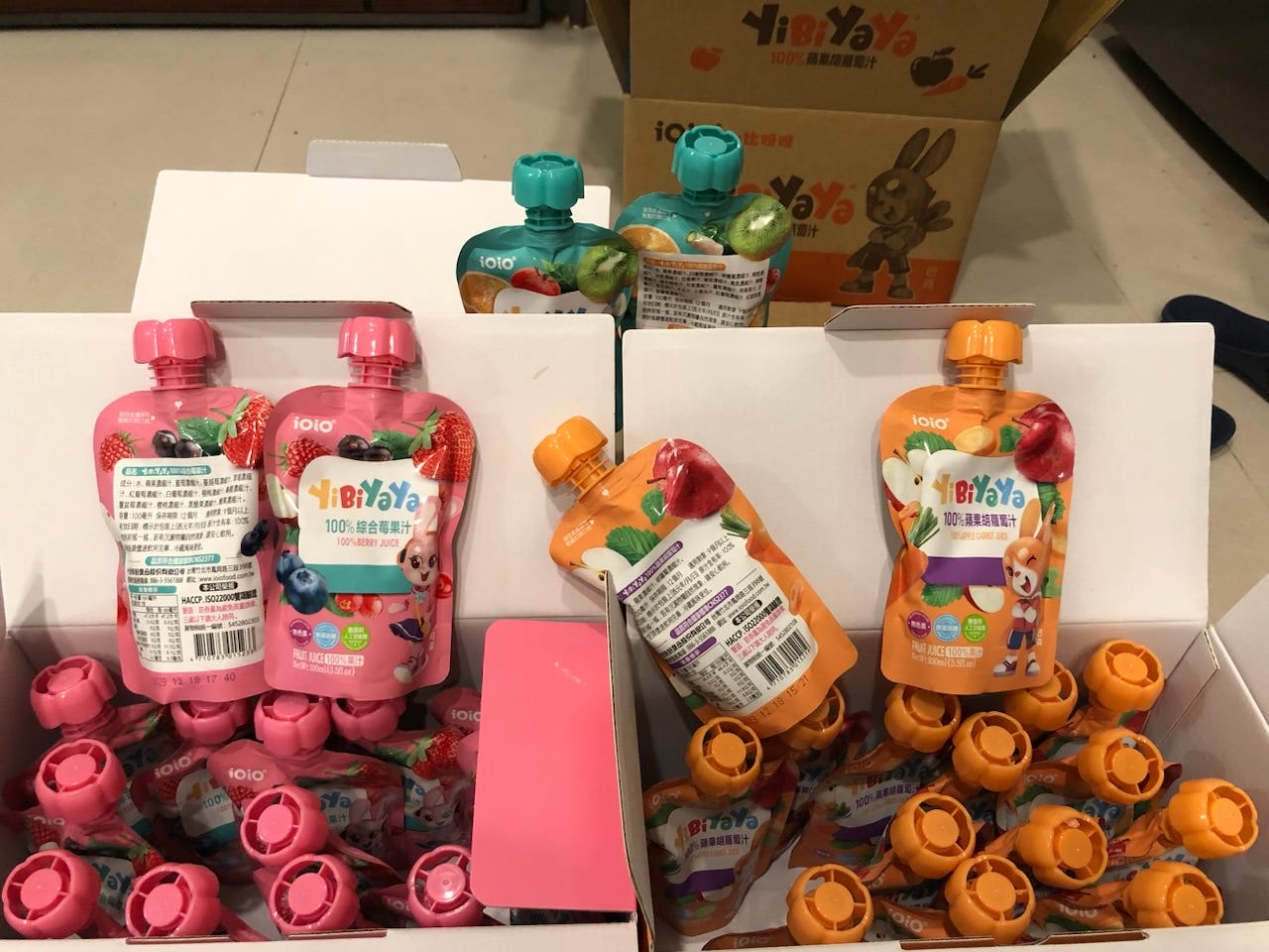 水果汁 小孩 小孩飲料 小孩果汁 幼兒食品 幼兒果汁  幼兒飲品推薦 果汁 蔬菜果汁 蔬果汁 百分百果汁  100%果汁 草莓果汁 胡蘿蔔汁 新竹美食 十全特好 十 全果醋  iOiO 一比呀呀 禮盒推薦