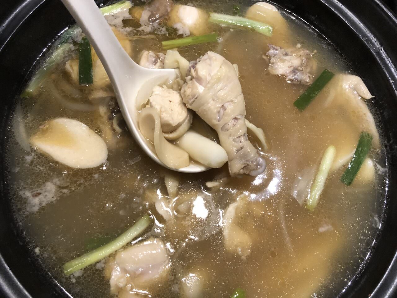 【捷運市府站】微風信義店~朋月栻-韓雞雞–江原道-宗음식 韓吃一隻雞火鍋鍋物饗宴|大呼過癮的雞湯火鍋美食冒險! - 第28張圖