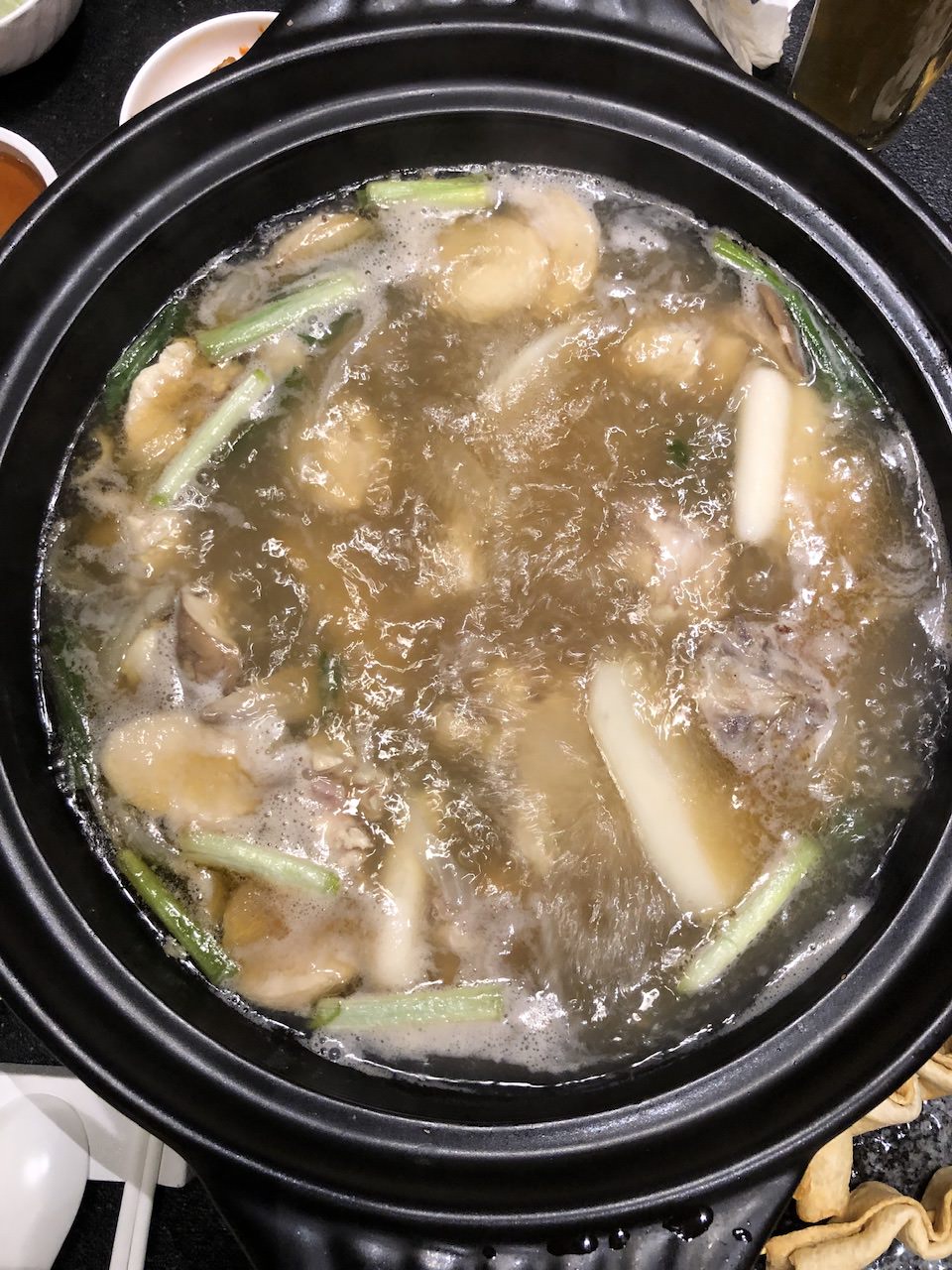 【捷運市府站】微風信義店~朋月栻-韓雞雞–江原道-宗음식 韓吃一隻雞火鍋鍋物饗宴|大呼過癮的雞湯火鍋美食冒險! - 第17張圖