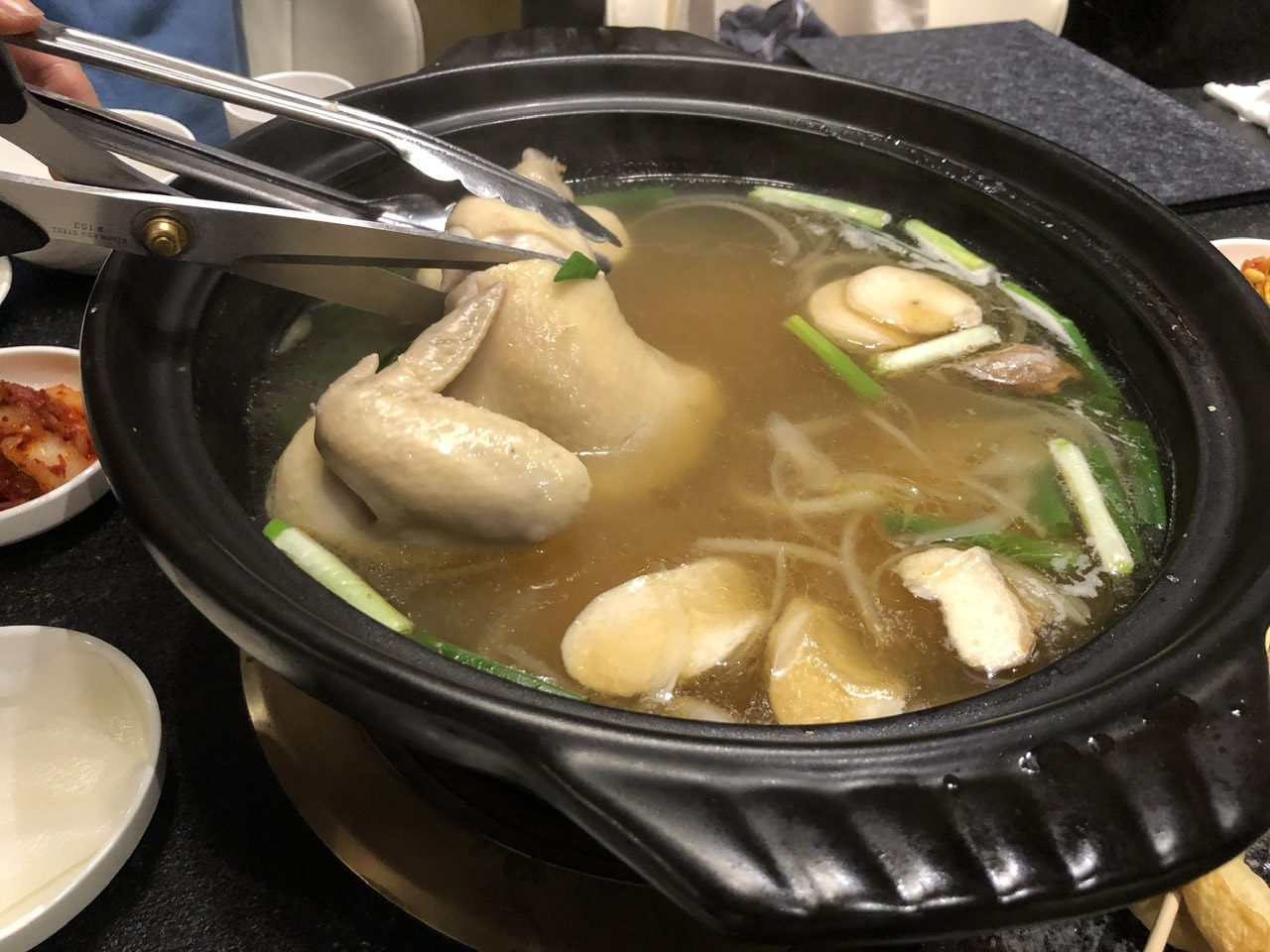 【捷運市府站】微風信義店~朋月栻-韓雞雞–江原道-宗음식 韓吃一隻雞火鍋鍋物饗宴|大呼過癮的雞湯火鍋美食冒險! - 第16張圖
