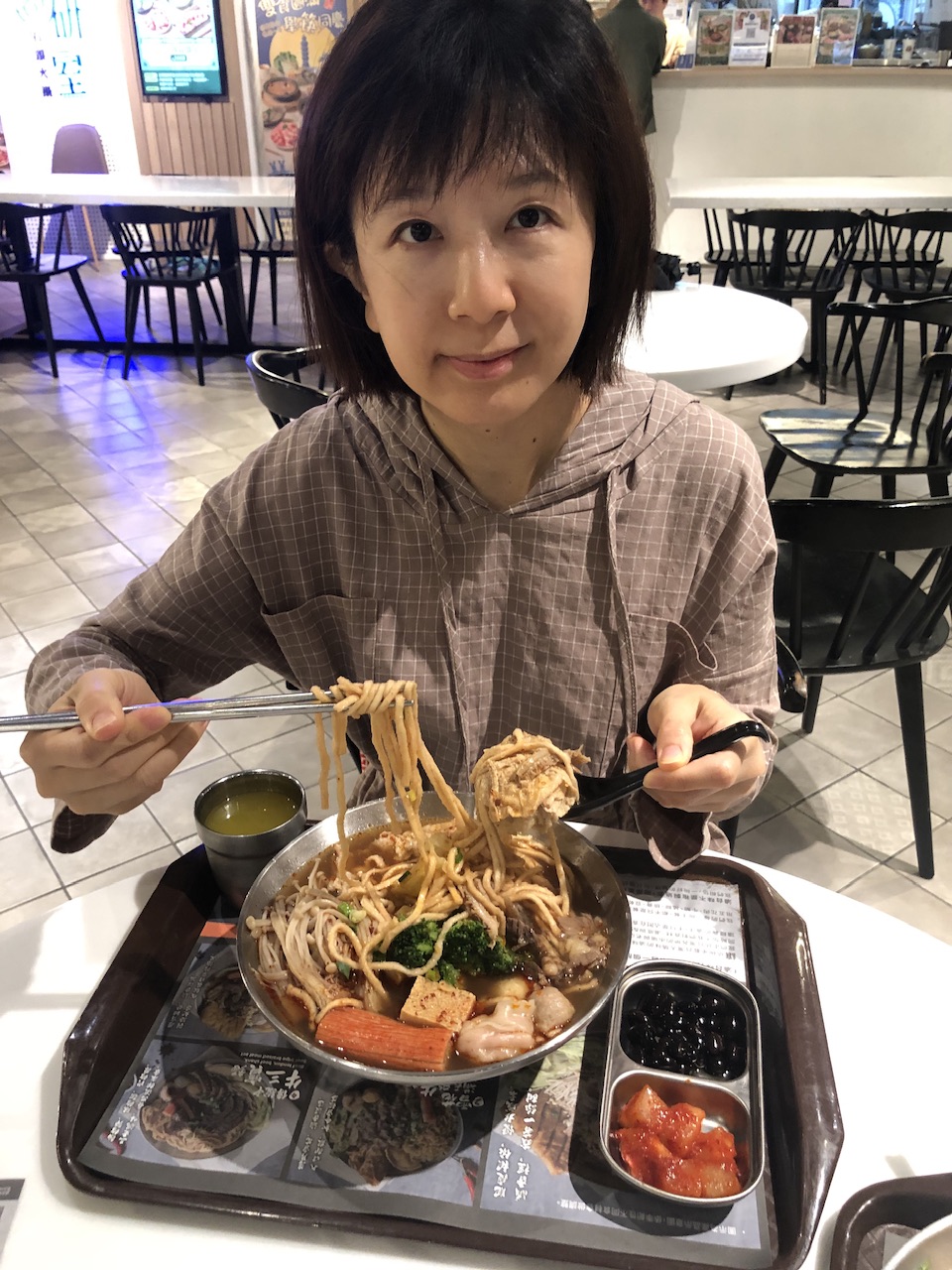 【滷台味】台北微風南山地下街的台味美食|雞腿飯、牛三寶麵一次收服味蕾的經典滷香 - 第15張圖