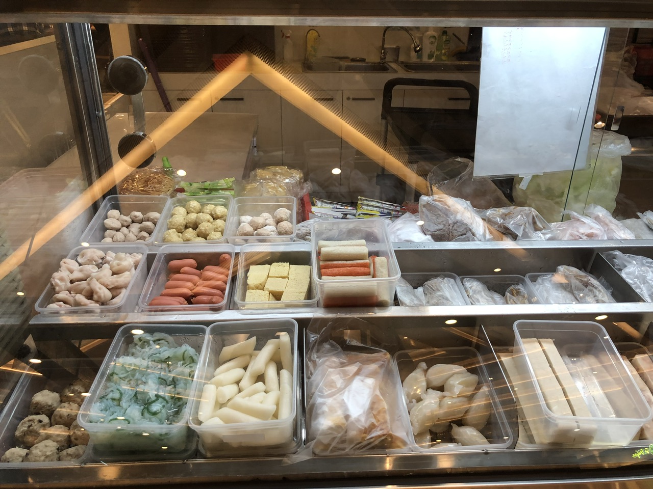 【滷台味】台北微風南山地下街的台味美食|雞腿飯、牛三寶麵一次收服味蕾的經典滷香 - 第7張圖