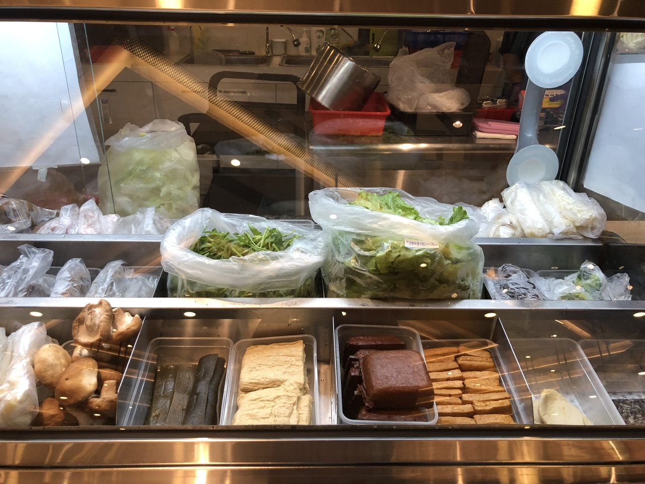 【滷台味】台北微風南山地下街的台味美食|雞腿飯、牛三寶麵一次收服味蕾的經典滷香 - 第8張圖